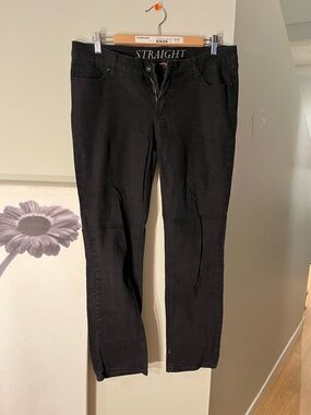 Straight Leg Jeans in Black